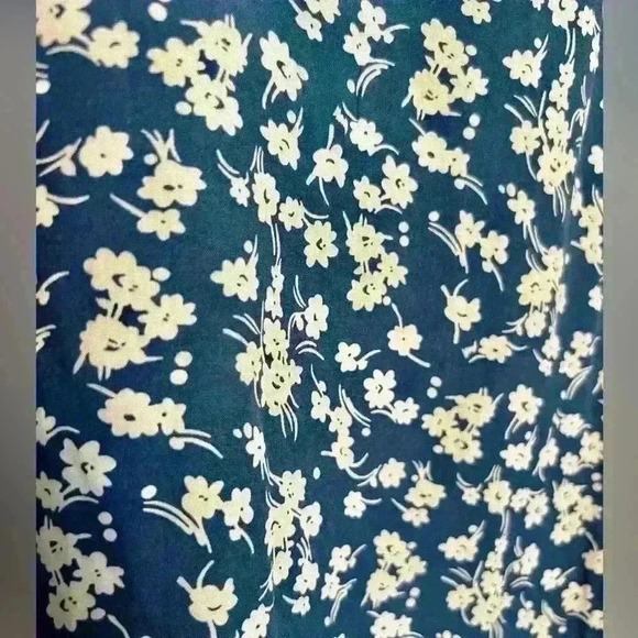 Ditzy Floral Blue Long Sleeve Blouse, Size Large - Picture 2 of 3